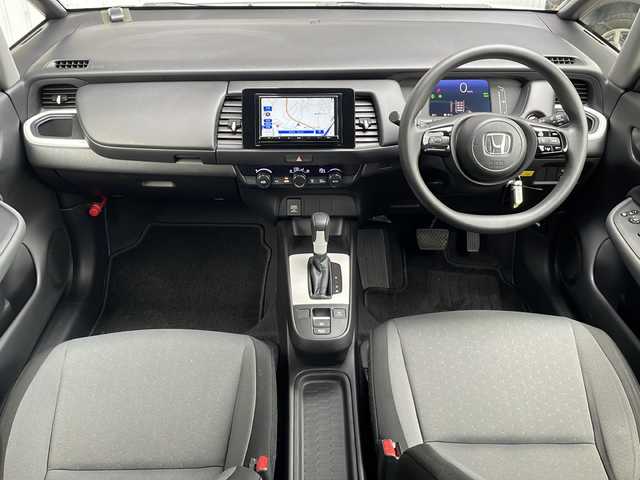 ホンダ フィット e:HEVベーシック 長野県 2023(令5)年 4.9万km プラチナホワイトパール ４WD/ホンダセンシング /社外メモリナビ/バックカメラ/ドライブレコーダー/コーナーセンサー/クルーズコントロール/LEDヘッドライト/スマートキー