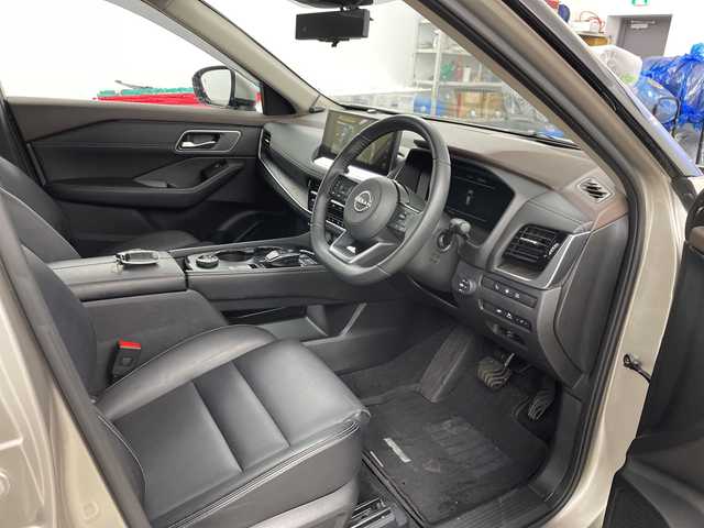 日産 エクストレイル G e－4ORCE 道央・札幌 2024(令6)年 1.5万km シェルブロンドM ・4WD/・ワンオーナー/・純正ディスプレイオーディオ  フルセグ/BT/USB/HDMI/・全周囲カメラ/・デジタルインナーミラー/・リアトラフィックモニター/・ドライブレコーダー/・純正エンジンスターター/・衝突被害軽減ブレーキ/・コーナーセンサー/・レーンキープアシスト/・ブラインドスポットモニター/・プロパイロット/・レーダークルーズコントロール/・レザーシート/・メモリー付パワーシート/・電動リアゲート/・ETC2.0/・ドアバイザー/・アダプティブLEDヘッドライト