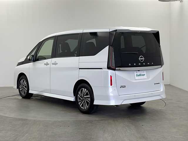 日産 セレナ e－パワー ハイウェイスター V 栃木県 2025(令7)年 0.1千km プリズムホワイト 登録済み未使用車/禁煙車/プロパイロット（ナビリンク機能付）/プロパイロット緊急停止支援システム（SOSコール機能付）/インテリジェントクルーズコントロール/レーンキープアシスト/e-Pedal/NissanConnectナビゲーションシステム/・AM/FM/フルセグ/BT/HDMI/AppleCarPlay/アドバンスドドライブアシストディスプレイ（12.3インチカラーディスプレイ）/統合型インターフェースディスプレイ/両側電動スライドドア/インテリジェント アラウンドビューモニター/インテリジェント ルームミラー/アダプティブLEDヘッドライトシステム/ワイヤレス充電器/ビルトインETC2.0/前後ドライブレコーダー（ナビ連動型）/電動パーキング/保証書/取扱説明書