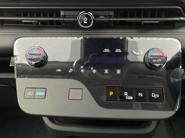 日産 セレナ e－パワー ハイウェイスター V 栃木県 2025(令7)年 0.1千km プリズムホワイト 登録済み未使用車/禁煙車/プロパイロット（ナビリンク機能付）/プロパイロット緊急停止支援システム（SOSコール機能付）/インテリジェントクルーズコントロール/レーンキープアシスト/e-Pedal/NissanConnectナビゲーションシステム/・AM/FM/フルセグ/BT/HDMI/AppleCarPlay/アドバンスドドライブアシストディスプレイ（12.3インチカラーディスプレイ）/統合型インターフェースディスプレイ/両側電動スライドドア/インテリジェント アラウンドビューモニター/インテリジェント ルームミラー/アダプティブLEDヘッドライトシステム/ワイヤレス充電器/ビルトインETC2.0/前後ドライブレコーダー（ナビ連動型）/電動パーキング/保証書/取扱説明書