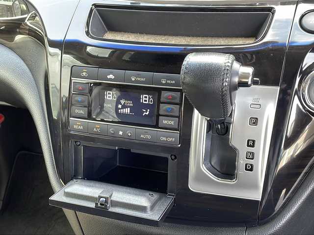 日産 エルグランド 250HWS S アーバンクロム 新潟県 2015(平27)年 6.5万km ファントムブラック 4ＷＤ/ディーラー純正ＳＤナビ/フルセグＴＶ/Bluetooth接続/両側パワースライドドア/純正フリップダウンモニター/クルーズコントロール/バックカメラ/パワーバックドア/ハーフレザーシート/ＬＥＤヘッドライト/ＬＥＤフォグランプ/ビルトインETC/ウインカーミラー/１８インチ純正アルミホイール/プッシュスタート/インテリジェントキー