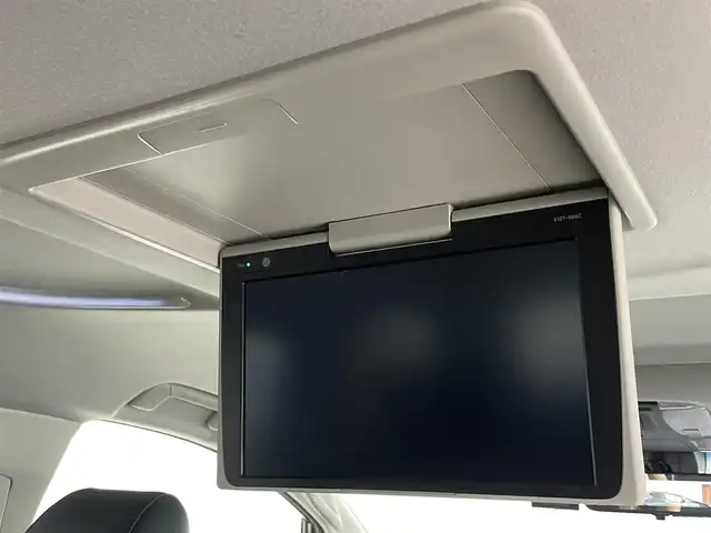 トヨタ ヴェルファイア Z Gエディション 福岡県 2018(平30)年 5.1万km ホワイトパールクリスタルシャイン Ｗサンルーフ　/後席モニター　/純正１０型ナビ／バックカメラ　/デジタルインナーミラー　/ビルトインETC　/前方ドライブレコーダー　/トヨタセーフティセンス　/レーダークルーズコントロール　/コーナーセンサー　/衝突軽減ブレーキ　/レーンキープ　/アクセル踏み間違い防止　/両側電動スライドドア　/パワーバックドア　/シートメモリー付きパワーシート　/シートベンチレーション／ヒーター　/オートマチックハイビーム　/3眼ＬＥＤヘッドライト　/純正１８インチアルミホイール