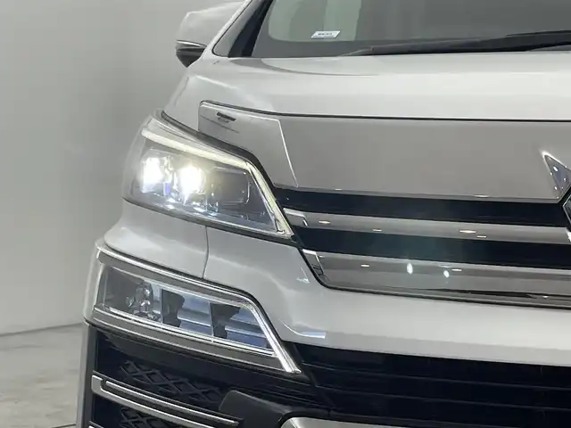トヨタ ヴェルファイア Z Gエディション 福岡県 2018(平30)年 5.1万km ホワイトパールクリスタルシャイン Ｗサンルーフ　/後席モニター　/純正１０型ナビ／バックカメラ　/デジタルインナーミラー　/ビルトインETC　/前方ドライブレコーダー　/トヨタセーフティセンス　/レーダークルーズコントロール　/コーナーセンサー　/衝突軽減ブレーキ　/レーンキープ　/アクセル踏み間違い防止　/両側電動スライドドア　/パワーバックドア　/シートメモリー付きパワーシート　/シートベンチレーション／ヒーター　/オートマチックハイビーム　/3眼ＬＥＤヘッドライト　/純正１８インチアルミホイール