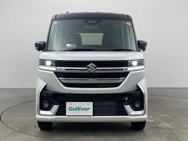 スズキ スペーシア カスタム HYBRID XS 兵庫県 2025(令7)年 0.1千km ピュアホワイトパール/ブラック2トーン ・純正ナビ/・Bluetooth/フルセグテレビ/USB/スマホ連携/・全方位カメラ/・デュアルセンサーブレーキサポート/・アダプティブクルーズコントロール/・低速時ブレーキサポート/・誤発信発進抑制機能/・後方誤発信発進抑制機能/・車線維持支援機能/・車線逸脱抑制機能/・車線逸脱警報機能/・ふらつき警報機能/・発進お知らせ機能/・ハイビームアシスト/・標識認識機能/・コーナーセンサー/・ヘッドアップディスプレイ/・横滑り防止装置/・両側パワースライドドア/・電動パーキングブレーキ/・ブレーキホールド/・サーキュレーター/・ステアリングスイッチ/・ステアリングヒーター/・シートヒーター/・電動格納ミラー/・ロールサンシェード/・アイドリングストップ/・純正15インチアルミホイール/・LEDオートライト/・フォグランプ/・W＋サイドエアバッグ/・カーテンエアバッグ/・スペアキー/カスタム HV XS　全方位モニター付きメモリ-ナビゲーション・スズキコネクト対応通信機装着車(195800円)