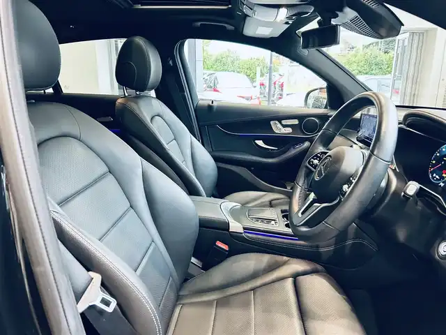 メルセデス・ベンツ ＧＬＣ２２０ d 4マチック クーペ ナイトED 大阪府 2020(令2)年 2.8万km オブシディアンブラック 100台限定/レーダーセーフティP/サンルーフ/純正ナビ/TV/360度カメラ/純正19インチAW/LEDヘッドライト/アンビエントライト/電動リアゲート/ＡＣＣ/ブラインドスポット/黒革/メモリ付きパワーシート/シートヒーター/ワイヤレス充電