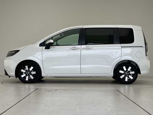 ホンダ フリード ハイブリット e:HEV AIR EX 愛知県 2025(令7)年 0.1千km プラチナホワイトパール 登録済未使用車/純正9型ディスプレイオーディオナビ/両側パワースライドドア/レーダークルーズコントロール/シートヒーター/バックカメラ/コーナーセンサー/純正アルミホイール/ブラインドスポットモニター/LEDヘッドライト/オートマチックハイビーム/衝突軽減システム/フルセグ/Bluetooth/ステアリングスイッチ/スマートキー/プッシュスタート