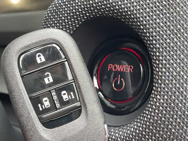 ホンダ フリード ハイブリット e:HEV AIR EX 愛知県 2025(令7)年 0.1千km プラチナホワイトパール 登録済未使用車/純正9型ディスプレイオーディオナビ/両側パワースライドドア/レーダークルーズコントロール/シートヒーター/バックカメラ/コーナーセンサー/純正アルミホイール/ブラインドスポットモニター/LEDヘッドライト/オートマチックハイビーム/衝突軽減システム/フルセグ/Bluetooth/ステアリングスイッチ/スマートキー/プッシュスタート