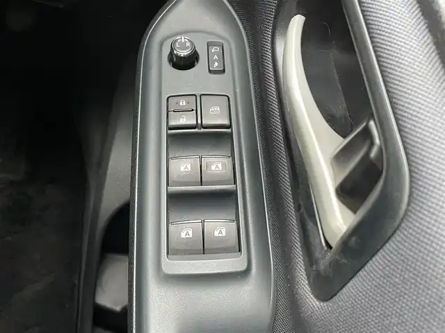 トヨタ ヴォクシー ZS 東京都 2014(平26)年 6.7万km ブラッキッシュアゲハガラスフレーク 純正ナビ（NSZT-W62G）/AM/FM/CD/DVD/SD/Bluetooth/フルセグTV/バックカメラ/両側パワースライドドア/ETC/プッシュスタート/スマートキー/アイドリングストップ/MTモード付AT/純正16インチAW/LEDヘッドライト