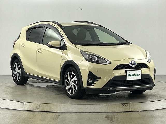 トヨタ アクア クロスオーバー グラム 愛知県 2018(平30)年 2.1万km ベージュ ワンオーナー/純正７インチSDナビ/（Bluetooth/フルセグＴＶ/DVD/AM/FM)/バックカメラ/トヨタセーフティセンス/・プリクラッシュセーフティ/・レーンディパーチャーアラート/・オートマチックハイビーム/・先行車発進お知らせ機能/合皮/ファブリックコンビシート/前席シートヒーター/ドライブレコーダー/ビルトインETC/純正16インチアルミホイール/ステアリングスイッチ/レザーシート/スマートキー/フロアマット