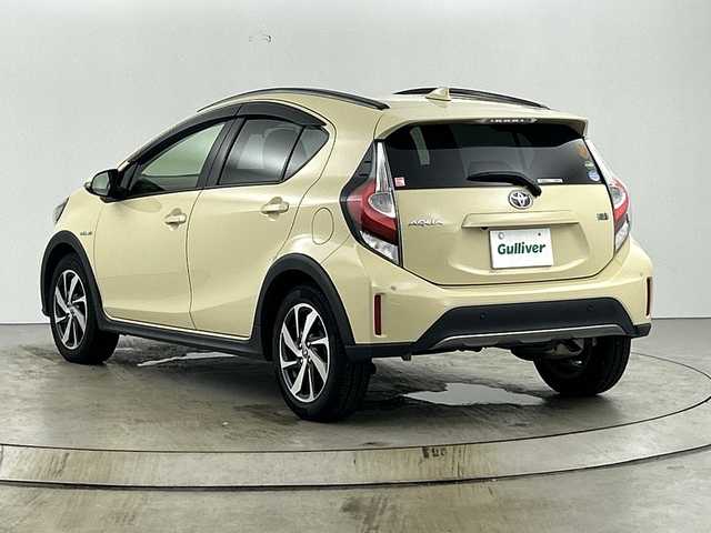 トヨタ アクア クロスオーバー グラム 愛知県 2018(平30)年 2.1万km ベージュ ワンオーナー/純正７インチSDナビ/（Bluetooth/フルセグＴＶ/DVD/AM/FM)/バックカメラ/トヨタセーフティセンス/・プリクラッシュセーフティ/・レーンディパーチャーアラート/・オートマチックハイビーム/・先行車発進お知らせ機能/合皮/ファブリックコンビシート/前席シートヒーター/ドライブレコーダー/ビルトインETC/純正16インチアルミホイール/ステアリングスイッチ/レザーシート/スマートキー/フロアマット