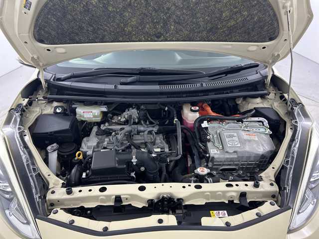 トヨタ アクア クロスオーバー グラム 愛知県 2018(平30)年 2.1万km ベージュ ワンオーナー/純正７インチSDナビ/（Bluetooth/フルセグＴＶ/DVD/AM/FM)/バックカメラ/トヨタセーフティセンス/・プリクラッシュセーフティ/・レーンディパーチャーアラート/・オートマチックハイビーム/・先行車発進お知らせ機能/合皮/ファブリックコンビシート/前席シートヒーター/ドライブレコーダー/ビルトインETC/純正16インチアルミホイール/ステアリングスイッチ/レザーシート/スマートキー/フロアマット