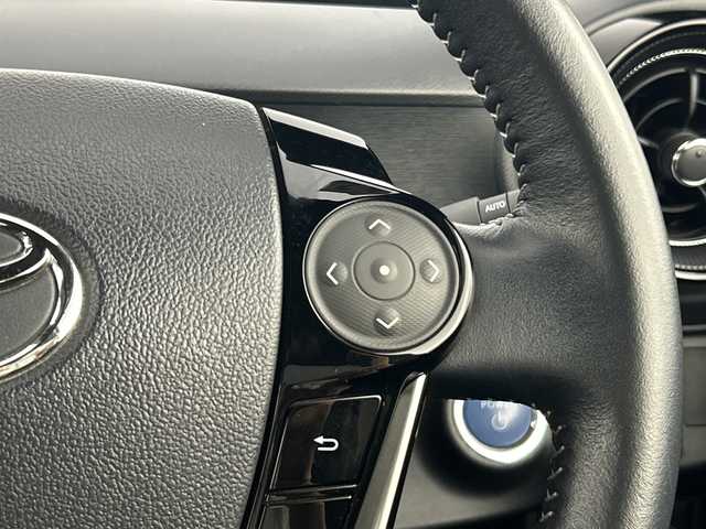 トヨタ アクア クロスオーバー グラム 愛知県 2018(平30)年 2.1万km ベージュ ワンオーナー/純正７インチSDナビ/（Bluetooth/フルセグＴＶ/DVD/AM/FM)/バックカメラ/トヨタセーフティセンス/・プリクラッシュセーフティ/・レーンディパーチャーアラート/・オートマチックハイビーム/・先行車発進お知らせ機能/合皮/ファブリックコンビシート/前席シートヒーター/ドライブレコーダー/ビルトインETC/純正16インチアルミホイール/ステアリングスイッチ/レザーシート/スマートキー/フロアマット