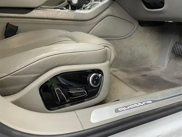 アウディ Ａ８ 4．0 TFSI クワトロ 福岡県 2016(平28)年 5.1万km パール サンルーフ/純正ナビ/（AM/FM/CD/DVD/SD/Bluetooth/フルセグTV）/クルーズコントロール/パドルシフト/オートホールド/アイドリングストップ/横滑り防止/パーキングアシスト/バックカメラ（全方位）/オートライト/フォグランプ/電格ミラー/シートヒーター（運転席/助手席）/クーラーシート（運転席/助手席）/シートメモリー（運転席/助手席）/パワーバックドア/ビルドインETC/ドライブレコーダー前（SD無し）/純正アルミホイール/社外フロアマット/保証書/取扱説明書/スペアキー×１/プッシュスタート