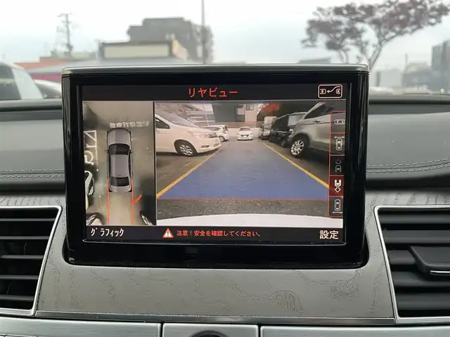 アウディ Ａ８ 4．0 TFSI クワトロ 福岡県 2016(平28)年 5.1万km パール サンルーフ/純正ナビ/（AM/FM/CD/DVD/SD/Bluetooth/フルセグTV）/クルーズコントロール/パドルシフト/オートホールド/アイドリングストップ/横滑り防止/パーキングアシスト/バックカメラ（全方位）/オートライト/フォグランプ/電格ミラー/シートヒーター（運転席/助手席）/クーラーシート（運転席/助手席）/シートメモリー（運転席/助手席）/パワーバックドア/ビルドインETC/ドライブレコーダー前（SD無し）/純正アルミホイール/社外フロアマット/保証書/取扱説明書/スペアキー×１/プッシュスタート