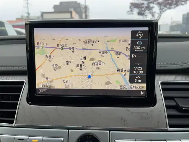 アウディ Ａ８ 4．0 TFSI クワトロ 福岡県 2016(平28)年 5.1万km パール サンルーフ/純正ナビ/（AM/FM/CD/DVD/SD/Bluetooth/フルセグTV）/クルーズコントロール/パドルシフト/オートホールド/アイドリングストップ/横滑り防止/パーキングアシスト/バックカメラ（全方位）/オートライト/フォグランプ/電格ミラー/シートヒーター（運転席/助手席）/クーラーシート（運転席/助手席）/シートメモリー（運転席/助手席）/パワーバックドア/ビルドインETC/ドライブレコーダー前（SD無し）/純正アルミホイール/社外フロアマット/保証書/取扱説明書/スペアキー×１/プッシュスタート
