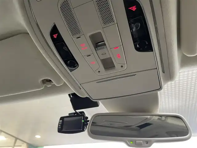 アウディ Ａ８ 4．0 TFSI クワトロ 福岡県 2016(平28)年 5.1万km パール サンルーフ/純正ナビ/（AM/FM/CD/DVD/SD/Bluetooth/フルセグTV）/クルーズコントロール/パドルシフト/オートホールド/アイドリングストップ/横滑り防止/パーキングアシスト/バックカメラ（全方位）/オートライト/フォグランプ/電格ミラー/シートヒーター（運転席/助手席）/クーラーシート（運転席/助手席）/シートメモリー（運転席/助手席）/パワーバックドア/ビルドインETC/ドライブレコーダー前（SD無し）/純正アルミホイール/社外フロアマット/保証書/取扱説明書/スペアキー×１/プッシュスタート