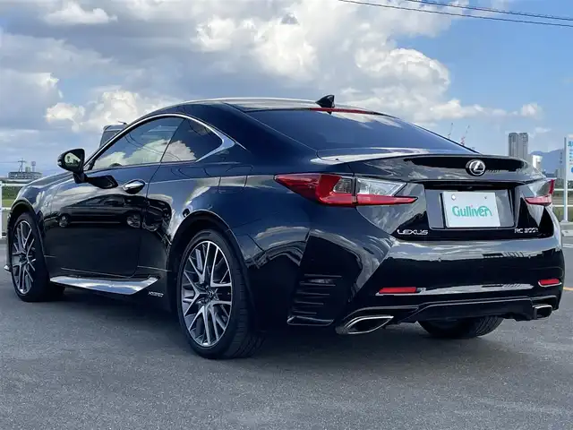 レクサス ＲＣ 300h Fスポーツ 佐賀県 2014(平26)年 6.6万km スターライトブラックガラスフレーク /3眼LEDヘッドライト//プリクラッシュセーフティシステム//レーダークルーズコントロール//純正メーカーナビ//フルセグTV/DVD/Blu-ray/Bluetooth//USB/MSV//バックカメラ//ビルドインETC//クリアランスソナー//赤レザーシート//D・N席パワーシート(D席メモリー機能付き)//シートヒーター//ベンチレーション//ステアリングヒーター//Fスポーツ専用ステアリング//パドルシフト//スマートキー//スペアキー//カードキー//保証書//取扱説明書