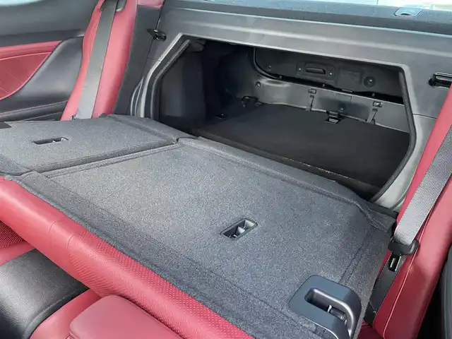 レクサス ＲＣ 300h Fスポーツ 佐賀県 2014(平26)年 6.6万km スターライトブラックガラスフレーク /3眼LEDヘッドライト//プリクラッシュセーフティシステム//レーダークルーズコントロール//純正メーカーナビ//フルセグTV/DVD/Blu-ray/Bluetooth//USB/MSV//バックカメラ//ビルドインETC//クリアランスソナー//赤レザーシート//D・N席パワーシート(D席メモリー機能付き)//シートヒーター//ベンチレーション//ステアリングヒーター//Fスポーツ専用ステアリング//パドルシフト//スマートキー//スペアキー//カードキー//保証書//取扱説明書