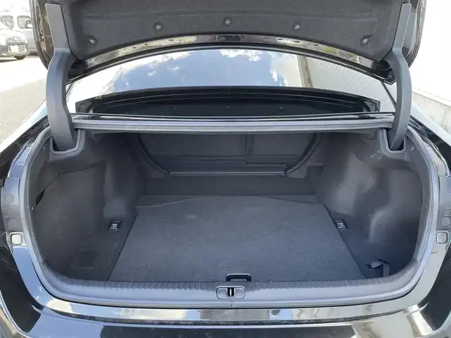 レクサス ＲＣ 300h Fスポーツ 佐賀県 2014(平26)年 6.6万km スターライトブラックガラスフレーク /3眼LEDヘッドライト//プリクラッシュセーフティシステム//レーダークルーズコントロール//純正メーカーナビ//フルセグTV/DVD/Blu-ray/Bluetooth//USB/MSV//バックカメラ//ビルドインETC//クリアランスソナー//赤レザーシート//D・N席パワーシート(D席メモリー機能付き)//シートヒーター//ベンチレーション//ステアリングヒーター//Fスポーツ専用ステアリング//パドルシフト//スマートキー//スペアキー//カードキー//保証書//取扱説明書