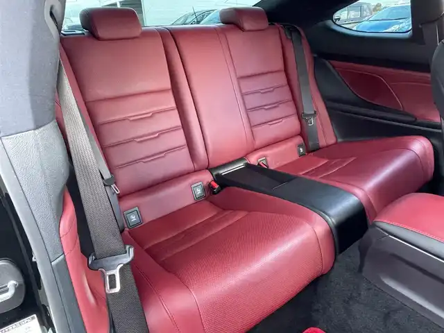 レクサス ＲＣ 300h Fスポーツ 佐賀県 2014(平26)年 6.6万km スターライトブラックガラスフレーク /3眼LEDヘッドライト//プリクラッシュセーフティシステム//レーダークルーズコントロール//純正メーカーナビ//フルセグTV/DVD/Blu-ray/Bluetooth//USB/MSV//バックカメラ//ビルドインETC//クリアランスソナー//赤レザーシート//D・N席パワーシート(D席メモリー機能付き)//シートヒーター//ベンチレーション//ステアリングヒーター//Fスポーツ専用ステアリング//パドルシフト//スマートキー//スペアキー//カードキー//保証書//取扱説明書