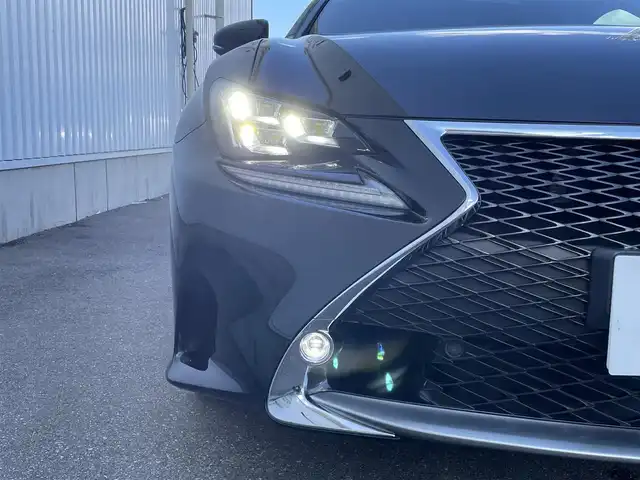 レクサス ＲＣ 300h Fスポーツ 佐賀県 2014(平26)年 6.6万km スターライトブラックガラスフレーク /3眼LEDヘッドライト//プリクラッシュセーフティシステム//レーダークルーズコントロール//純正メーカーナビ//フルセグTV/DVD/Blu-ray/Bluetooth//USB/MSV//バックカメラ//ビルドインETC//クリアランスソナー//赤レザーシート//D・N席パワーシート(D席メモリー機能付き)//シートヒーター//ベンチレーション//ステアリングヒーター//Fスポーツ専用ステアリング//パドルシフト//スマートキー//スペアキー//カードキー//保証書//取扱説明書