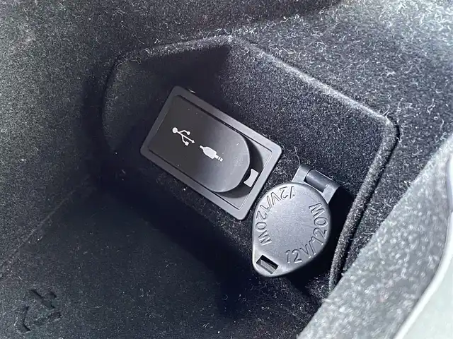 レクサス ＲＣ 300h Fスポーツ 佐賀県 2014(平26)年 6.6万km スターライトブラックガラスフレーク /3眼LEDヘッドライト//プリクラッシュセーフティシステム//レーダークルーズコントロール//純正メーカーナビ//フルセグTV/DVD/Blu-ray/Bluetooth//USB/MSV//バックカメラ//ビルドインETC//クリアランスソナー//赤レザーシート//D・N席パワーシート(D席メモリー機能付き)//シートヒーター//ベンチレーション//ステアリングヒーター//Fスポーツ専用ステアリング//パドルシフト//スマートキー//スペアキー//カードキー//保証書//取扱説明書