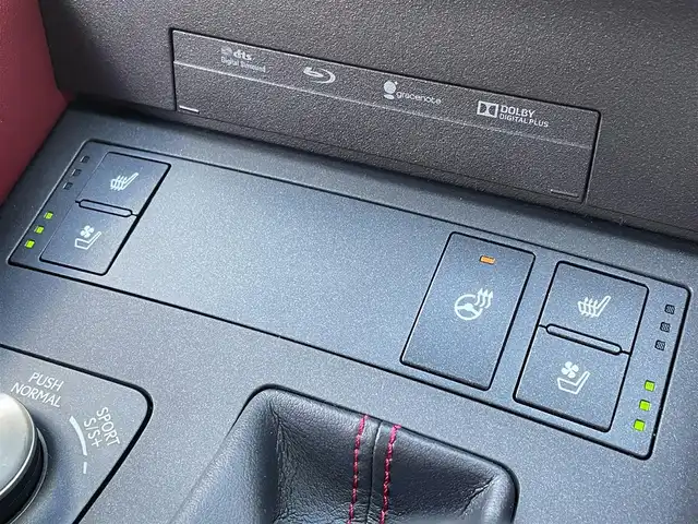 レクサス ＲＣ 300h Fスポーツ 佐賀県 2014(平26)年 6.6万km スターライトブラックガラスフレーク /3眼LEDヘッドライト//プリクラッシュセーフティシステム//レーダークルーズコントロール//純正メーカーナビ//フルセグTV/DVD/Blu-ray/Bluetooth//USB/MSV//バックカメラ//ビルドインETC//クリアランスソナー//赤レザーシート//D・N席パワーシート(D席メモリー機能付き)//シートヒーター//ベンチレーション//ステアリングヒーター//Fスポーツ専用ステアリング//パドルシフト//スマートキー//スペアキー//カードキー//保証書//取扱説明書