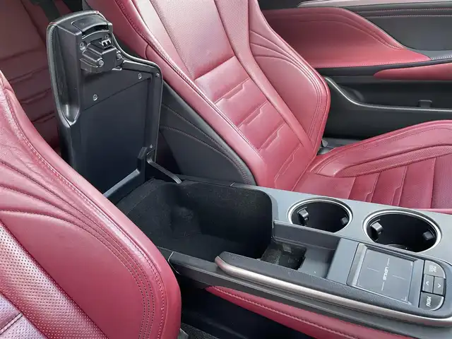 レクサス ＲＣ 300h Fスポーツ 佐賀県 2014(平26)年 6.6万km スターライトブラックガラスフレーク /3眼LEDヘッドライト//プリクラッシュセーフティシステム//レーダークルーズコントロール//純正メーカーナビ//フルセグTV/DVD/Blu-ray/Bluetooth//USB/MSV//バックカメラ//ビルドインETC//クリアランスソナー//赤レザーシート//D・N席パワーシート(D席メモリー機能付き)//シートヒーター//ベンチレーション//ステアリングヒーター//Fスポーツ専用ステアリング//パドルシフト//スマートキー//スペアキー//カードキー//保証書//取扱説明書