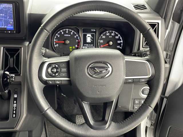 ダイハツ タフト G ダーククロムベンチャー 熊本県 2023(令5)年 2.6万km シャイニングホワイトパール 社外ＳＤナビＤＴＶ（CN-E330D）/・CD/DVD/BT/ＳＤ/フルセグ/バックカメラ/前後ドライブレコーダー/LEDヘッドライト/フォグ/ＥＴＣ/ステアリングスイッチ/シートヒーター/スマートアシスト/・全車速追従機能付ACC/・LKC（レーンキープコントロール）/・ふらつき警報/・路側逸脱警報機能/・車線逸脱警報機能/・車線逸脱抑制制御機能/マット/バイザー/スマートキー/スペアキー×１