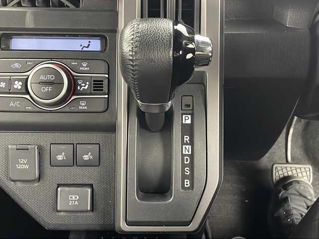 ダイハツ タフト G ダーククロムベンチャー 熊本県 2023(令5)年 2.6万km シャイニングホワイトパール 社外ＳＤナビＤＴＶ（CN-E330D）/・CD/DVD/BT/ＳＤ/フルセグ/バックカメラ/前後ドライブレコーダー/LEDヘッドライト/フォグ/ＥＴＣ/ステアリングスイッチ/シートヒーター/スマートアシスト/・全車速追従機能付ACC/・LKC（レーンキープコントロール）/・ふらつき警報/・路側逸脱警報機能/・車線逸脱警報機能/・車線逸脱抑制制御機能/マット/バイザー/スマートキー/スペアキー×１