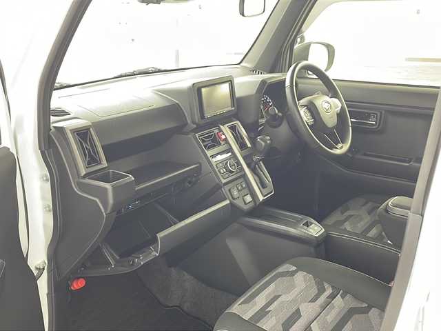 ダイハツ タフト G ダーククロムベンチャー 熊本県 2023(令5)年 2.6万km シャイニングホワイトパール 社外ＳＤナビＤＴＶ（CN-E330D）/・CD/DVD/BT/ＳＤ/フルセグ/バックカメラ/前後ドライブレコーダー/LEDヘッドライト/フォグ/ＥＴＣ/ステアリングスイッチ/シートヒーター/スマートアシスト/・全車速追従機能付ACC/・LKC（レーンキープコントロール）/・ふらつき警報/・路側逸脱警報機能/・車線逸脱警報機能/・車線逸脱抑制制御機能/マット/バイザー/スマートキー/スペアキー×１