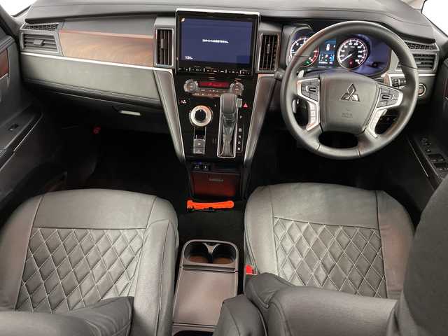 三菱 デリカＤ：５ P 道央・札幌 2023(令5)年 1.5万km グラファイトグレーメタリック/ブラックマイカ ・4WD /・e-Assist/・衝突被害軽減ブレーキシステム/・純正ナビ　CD/DVD/SD/USB/BT/・アラウンドビューモニター/・パワーバックドア/・ブラインドスポットモニター/・両側パワースライドドア/・社外前方ドライブレコーダー/・ステアリングスイッチ/ヒーター/・LEDオートライト/オートマチックハイビーム/・フォグランプ/・レインセンサー/・電動格納ミラー/ウィンカーミラー/・スマートキー/スペアキー/・ＥＴＣ