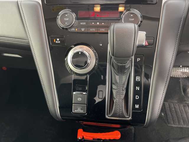 三菱 デリカＤ：５ P 道央・札幌 2023(令5)年 1.5万km グラファイトグレーメタリック/ブラックマイカ ・4WD /・e-Assist/・衝突被害軽減ブレーキシステム/・純正ナビ　CD/DVD/SD/USB/BT/・アラウンドビューモニター/・パワーバックドア/・ブラインドスポットモニター/・両側パワースライドドア/・社外前方ドライブレコーダー/・ステアリングスイッチ/ヒーター/・LEDオートライト/オートマチックハイビーム/・フォグランプ/・レインセンサー/・電動格納ミラー/ウィンカーミラー/・スマートキー/スペアキー/・ＥＴＣ