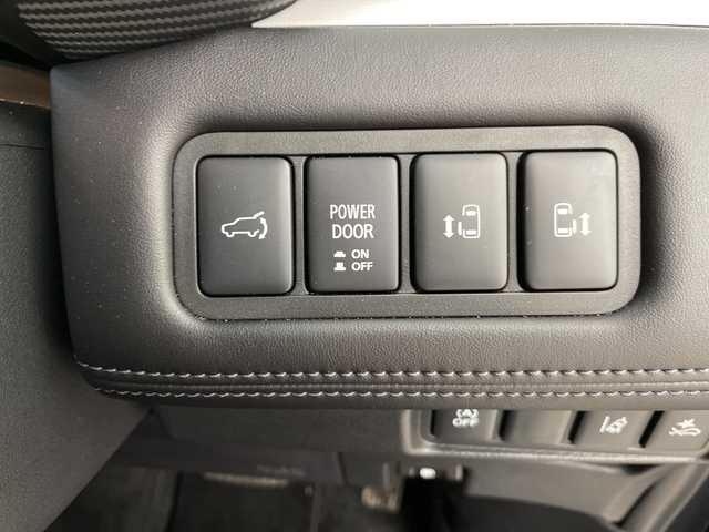 三菱 デリカＤ：５ P 道央・札幌 2023(令5)年 1.5万km グラファイトグレーメタリック/ブラックマイカ ・4WD /・e-Assist/・衝突被害軽減ブレーキシステム/・純正ナビ　CD/DVD/SD/USB/BT/・アラウンドビューモニター/・パワーバックドア/・ブラインドスポットモニター/・両側パワースライドドア/・社外前方ドライブレコーダー/・ステアリングスイッチ/ヒーター/・LEDオートライト/オートマチックハイビーム/・フォグランプ/・レインセンサー/・電動格納ミラー/ウィンカーミラー/・スマートキー/スペアキー/・ＥＴＣ