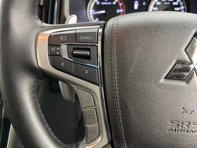 三菱 デリカＤ：５ P 道央・札幌 2023(令5)年 1.5万km グラファイトグレーメタリック/ブラックマイカ ・4WD /・e-Assist/・衝突被害軽減ブレーキシステム/・純正ナビ　CD/DVD/SD/USB/BT/・アラウンドビューモニター/・パワーバックドア/・ブラインドスポットモニター/・両側パワースライドドア/・社外前方ドライブレコーダー/・ステアリングスイッチ/ヒーター/・LEDオートライト/オートマチックハイビーム/・フォグランプ/・レインセンサー/・電動格納ミラー/ウィンカーミラー/・スマートキー/スペアキー/・ＥＴＣ