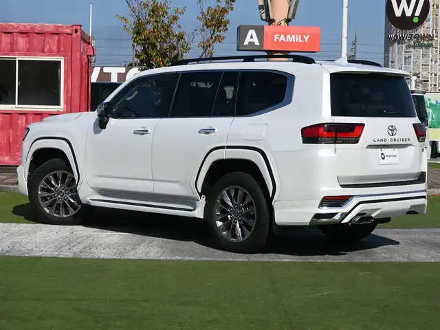 トヨタ ランドクルーザー ZX 千葉県 2024(令6)年 0.6万km プレシャスホワイトパール Toyota Safety Sense/・プリクラッシュセーフティ/・レーンディパーチャーアラート/・オートハイビーム/・レーダークルーズコントロール/・RCTA（リヤクロストラフィックアラート）/・ブラインドスポットモニター/MTS（マルチテレインセレクト）/モデリスタエアロ/ヘッドアップディスプレイ/ムーンルーフ/レザーシート/前席パワーシート/エアシート/シートヒーター/リア電動リクライニングシート/JBLサウンド/純正コネクティッドナビ/地デジTV/【DVD/CD再生機能　Bluetooth接続】/パノラミックビューモニター/ドライブレコーダー（前後撮影）【ZDR037】/COOLBOX/リアエンターテイメント/革巻きステアリング/ステアリングスイッチ/ETC（2.0）/LEDヘッドライト/フォグライト/ウインカーミラー/クリアランスソナー/純正20インチアルミホイル/サイド/カーテン/ニーエアバッグ/スマートキー