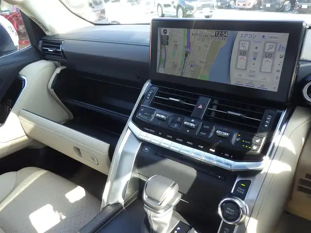 トヨタ ランドクルーザー ZX 千葉県 2024(令6)年 0.6万km プレシャスホワイトパール Toyota Safety Sense/・プリクラッシュセーフティ/・レーンディパーチャーアラート/・オートハイビーム/・レーダークルーズコントロール/・RCTA（リヤクロストラフィックアラート）/・ブラインドスポットモニター/MTS（マルチテレインセレクト）/モデリスタエアロ/ヘッドアップディスプレイ/ムーンルーフ/レザーシート/前席パワーシート/エアシート/シートヒーター/リア電動リクライニングシート/JBLサウンド/純正コネクティッドナビ/地デジTV/【DVD/CD再生機能　Bluetooth接続】/パノラミックビューモニター/ドライブレコーダー（前後撮影）【ZDR037】/COOLBOX/リアエンターテイメント/革巻きステアリング/ステアリングスイッチ/ETC（2.0）/LEDヘッドライト/フォグライト/ウインカーミラー/クリアランスソナー/純正20インチアルミホイル/サイド/カーテン/ニーエアバッグ/スマートキー
