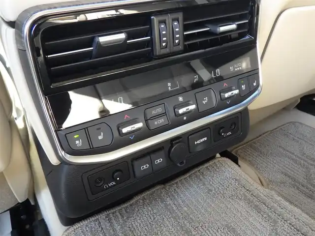トヨタ ランドクルーザー ZX 千葉県 2024(令6)年 0.6万km プレシャスホワイトパール Toyota Safety Sense/・プリクラッシュセーフティ/・レーンディパーチャーアラート/・オートハイビーム/・レーダークルーズコントロール/・RCTA（リヤクロストラフィックアラート）/・ブラインドスポットモニター/MTS（マルチテレインセレクト）/モデリスタエアロ/ヘッドアップディスプレイ/ムーンルーフ/レザーシート/前席パワーシート/エアシート/シートヒーター/リア電動リクライニングシート/JBLサウンド/純正コネクティッドナビ/地デジTV/【DVD/CD再生機能　Bluetooth接続】/パノラミックビューモニター/ドライブレコーダー（前後撮影）【ZDR037】/COOLBOX/リアエンターテイメント/革巻きステアリング/ステアリングスイッチ/ETC（2.0）/LEDヘッドライト/フォグライト/ウインカーミラー/クリアランスソナー/純正20インチアルミホイル/サイド/カーテン/ニーエアバッグ/スマートキー