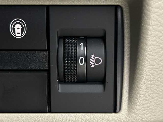 日産 ルークス X 愛知県 2025(令7)年 0.7万km ホワイトパール 禁煙車/７インチディスプレイオーディオ/（Bluetooth/ＡＭ/ＦＭ/CD/DVD）/全方位カメラ/エマージェンシーブレーキ/レーンキープアシスト/オートマチックハイビーム/コーナーセンサー/ＥＴＣ/片側パワスライドドア/アイドリングストップ/スマートキー/プッシュスタート/ＬＥＤヘッドライト/オートライト/横滑り防止装置/電動格納ミラー