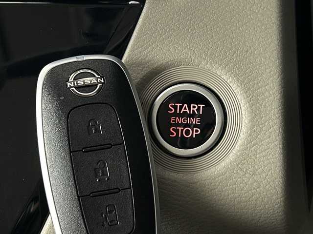 日産 ルークス X 愛知県 2025(令7)年 0.7万km ホワイトパール 禁煙車/７インチディスプレイオーディオ/（Bluetooth/ＡＭ/ＦＭ/CD/DVD）/全方位カメラ/エマージェンシーブレーキ/レーンキープアシスト/オートマチックハイビーム/コーナーセンサー/ＥＴＣ/片側パワスライドドア/アイドリングストップ/スマートキー/プッシュスタート/ＬＥＤヘッドライト/オートライト/横滑り防止装置/電動格納ミラー