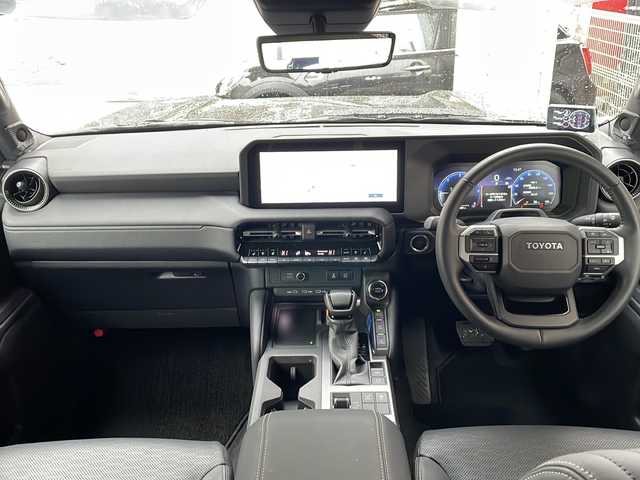 トヨタ ランドクルーザー ２５０ VX 道央・札幌 2024(令6)年 1.5万km ブラック ワンオーナー/丸目ヘッドランプ/12.3インチ純正ディスプレイオーディオ/　(コネクティッドナビ対応/フルセグTV/AM/FM/BT)/Apple CarPlay/Android Auto/全周囲カメラ/JBLツィーカー/JAOSカスタムパーツ/　・フロントバンパーガード/　・スキッドプレートIII/　・フェンダーガーニッシュ　type-X/　・サイドステップ　ブラック/　・マッドガードIIIセット　ブラック/Toyota Safety Sense/前後純正ドライブレコーダー/ETC2.0/前席シートヒーター/シートベンチレーション/ステアリングヒーター/パワーヒータースイッチ/ヘッドランプクリーナー/パワーバックドア/排出ガス浄化スイッチ/セカンドスタートモード/DAC-CRAWLスイッチ/センターでフロックスイッチ/トランスファースイッチ/置くだけ充電/デジタルインナーミラー/スペアキー/保証書