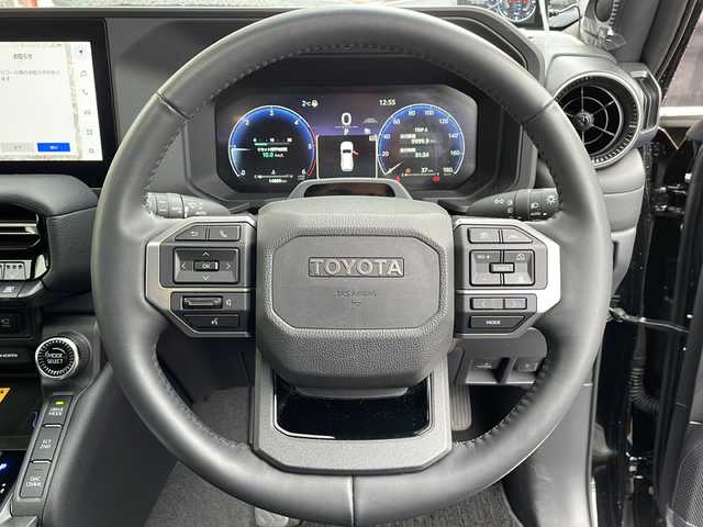 トヨタ ランドクルーザー ２５０ VX 道央・札幌 2024(令6)年 1.5万km ブラック ワンオーナー/丸目ヘッドランプ/12.3インチ純正ディスプレイオーディオ/　(コネクティッドナビ対応/フルセグTV/AM/FM/BT)/Apple CarPlay/Android Auto/全周囲カメラ/JBLツィーカー/JAOSカスタムパーツ/　・フロントバンパーガード/　・スキッドプレートIII/　・フェンダーガーニッシュ　type-X/　・サイドステップ　ブラック/　・マッドガードIIIセット　ブラック/Toyota Safety Sense/前後純正ドライブレコーダー/ETC2.0/前席シートヒーター/シートベンチレーション/ステアリングヒーター/パワーヒータースイッチ/ヘッドランプクリーナー/パワーバックドア/排出ガス浄化スイッチ/セカンドスタートモード/DAC-CRAWLスイッチ/センターでフロックスイッチ/トランスファースイッチ/置くだけ充電/デジタルインナーミラー/スペアキー/保証書