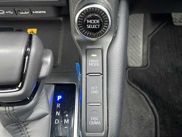 トヨタ ランドクルーザー ２５０ VX 道央・札幌 2024(令6)年 1.5万km ブラック ワンオーナー/丸目ヘッドランプ/12.3インチ純正ディスプレイオーディオ/　(コネクティッドナビ対応/フルセグTV/AM/FM/BT)/Apple CarPlay/Android Auto/全周囲カメラ/JBLツィーカー/JAOSカスタムパーツ/　・フロントバンパーガード/　・スキッドプレートIII/　・フェンダーガーニッシュ　type-X/　・サイドステップ　ブラック/　・マッドガードIIIセット　ブラック/Toyota Safety Sense/前後純正ドライブレコーダー/ETC2.0/前席シートヒーター/シートベンチレーション/ステアリングヒーター/パワーヒータースイッチ/ヘッドランプクリーナー/パワーバックドア/排出ガス浄化スイッチ/セカンドスタートモード/DAC-CRAWLスイッチ/センターでフロックスイッチ/トランスファースイッチ/置くだけ充電/デジタルインナーミラー/スペアキー/保証書