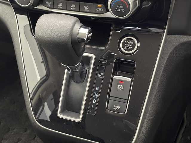 日産 セレナ ハイウェイスター V 千葉県 2019(令1)年 4.3万km ブリリアントホワイトパール ワンオーナー/禁煙車/全方位運転支援システム/インテリジェントエマージェンシーブレーキ/セーフティパックB/プロパイロット/純正9インチナビ/フルセグTV/バックカメラ/インテリジェントアラウンドビューモニター/ビルトインETC/ハンズフリーパワースライドドア(両側)/アダプティブLEDヘッドランプ/オートライト/オLEDフロントフォグ/純正16インチアルミ/革巻きステアリング/電動パーキングブレーキ/オートブレーキホールド/インテリジェントキー