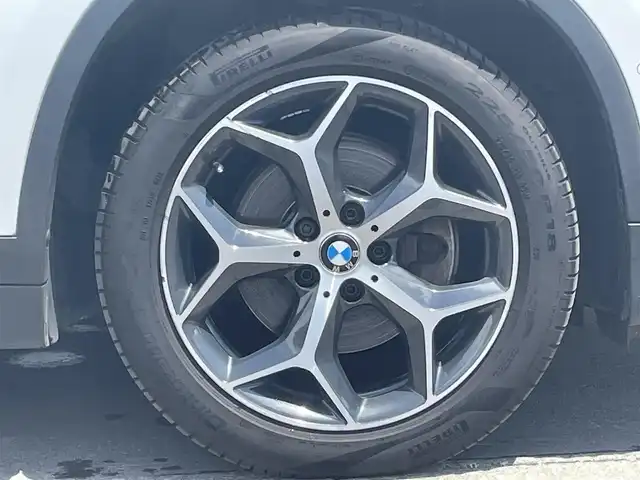 ＢＭＷ Ｘ１ xDrive 18d xライン 青森県 2018(平30)年 4.7万km ミネラルホワイト /4WD/ディーゼル・ターボ/メーカーオプション/ハイラインパッケージ/-パーフォレーテッドダコタレザーシート/-フロントシートヒーティング/-ファインウッドオークグレインマットインテリアトリム/コンフォートパッケージ/-オートマチックテールゲートオペレーション/-スライディングリヤシート/-電動フロントシート運転席メモリー機能付/主要装備/インテリジェントセーフティ/純正HDDナビ/　(DVD/Bt/USB)/バックカメラ/ミラー一体型ETC/スマートキー/前後バンパーソナー/ダウンヒルアシスト/純正18インチアルミホイール/LEDオートライト/シルバールーフレール/ウインカーミラー /前後フォグランプ/革巻きステア/ノブ/オーディオ/ステアスイッチ/オートワイパー/電格調整ミラー/レーンキーピングアシスト/パーキングアシスト/ヒルクライムアシスト/横滑り防止機能/W/サイド/カーテンエアバッグ/ABS/スマートキー/保証書/取説