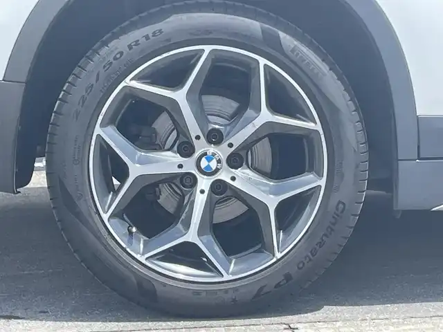 ＢＭＷ Ｘ１ xDrive 18d xライン 青森県 2018(平30)年 4.7万km ミネラルホワイト /4WD/ディーゼル・ターボ/メーカーオプション/ハイラインパッケージ/-パーフォレーテッドダコタレザーシート/-フロントシートヒーティング/-ファインウッドオークグレインマットインテリアトリム/コンフォートパッケージ/-オートマチックテールゲートオペレーション/-スライディングリヤシート/-電動フロントシート運転席メモリー機能付/主要装備/インテリジェントセーフティ/純正HDDナビ/　(DVD/Bt/USB)/バックカメラ/ミラー一体型ETC/スマートキー/前後バンパーソナー/ダウンヒルアシスト/純正18インチアルミホイール/LEDオートライト/シルバールーフレール/ウインカーミラー /前後フォグランプ/革巻きステア/ノブ/オーディオ/ステアスイッチ/オートワイパー/電格調整ミラー/レーンキーピングアシスト/パーキングアシスト/ヒルクライムアシスト/横滑り防止機能/W/サイド/カーテンエアバッグ/ABS/スマートキー/保証書/取説
