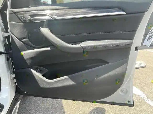 ＢＭＷ Ｘ１ xDrive 18d xライン 青森県 2018(平30)年 4.7万km ミネラルホワイト /4WD/ディーゼル・ターボ/メーカーオプション/ハイラインパッケージ/-パーフォレーテッドダコタレザーシート/-フロントシートヒーティング/-ファインウッドオークグレインマットインテリアトリム/コンフォートパッケージ/-オートマチックテールゲートオペレーション/-スライディングリヤシート/-電動フロントシート運転席メモリー機能付/主要装備/インテリジェントセーフティ/純正HDDナビ/　(DVD/Bt/USB)/バックカメラ/ミラー一体型ETC/スマートキー/前後バンパーソナー/ダウンヒルアシスト/純正18インチアルミホイール/LEDオートライト/シルバールーフレール/ウインカーミラー /前後フォグランプ/革巻きステア/ノブ/オーディオ/ステアスイッチ/オートワイパー/電格調整ミラー/レーンキーピングアシスト/パーキングアシスト/ヒルクライムアシスト/横滑り防止機能/W/サイド/カーテンエアバッグ/ABS/スマートキー/保証書/取説