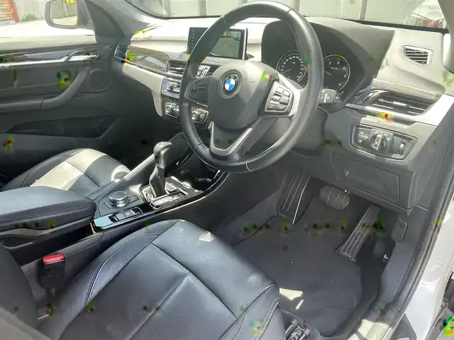 ＢＭＷ Ｘ１ xDrive 18d xライン 青森県 2018(平30)年 4.7万km ミネラルホワイト /4WD/ディーゼル・ターボ/メーカーオプション/ハイラインパッケージ/-パーフォレーテッドダコタレザーシート/-フロントシートヒーティング/-ファインウッドオークグレインマットインテリアトリム/コンフォートパッケージ/-オートマチックテールゲートオペレーション/-スライディングリヤシート/-電動フロントシート運転席メモリー機能付/主要装備/インテリジェントセーフティ/純正HDDナビ/　(DVD/Bt/USB)/バックカメラ/ミラー一体型ETC/スマートキー/前後バンパーソナー/ダウンヒルアシスト/純正18インチアルミホイール/LEDオートライト/シルバールーフレール/ウインカーミラー /前後フォグランプ/革巻きステア/ノブ/オーディオ/ステアスイッチ/オートワイパー/電格調整ミラー/レーンキーピングアシスト/パーキングアシスト/ヒルクライムアシスト/横滑り防止機能/W/サイド/カーテンエアバッグ/ABS/スマートキー/保証書/取説