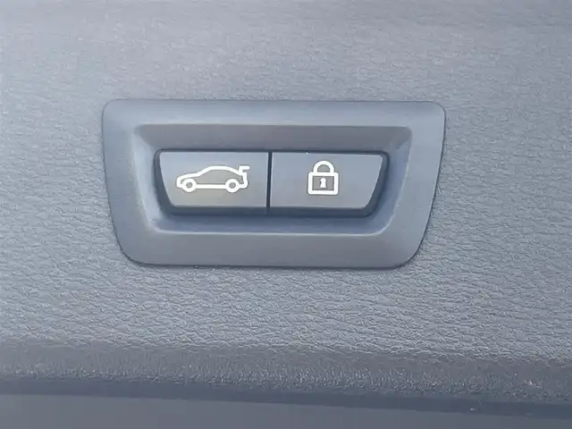 ＢＭＷ Ｘ１ xDrive 18d xライン 青森県 2018(平30)年 4.7万km ミネラルホワイト /4WD/ディーゼル・ターボ/メーカーオプション/ハイラインパッケージ/-パーフォレーテッドダコタレザーシート/-フロントシートヒーティング/-ファインウッドオークグレインマットインテリアトリム/コンフォートパッケージ/-オートマチックテールゲートオペレーション/-スライディングリヤシート/-電動フロントシート運転席メモリー機能付/主要装備/インテリジェントセーフティ/純正HDDナビ/　(DVD/Bt/USB)/バックカメラ/ミラー一体型ETC/スマートキー/前後バンパーソナー/ダウンヒルアシスト/純正18インチアルミホイール/LEDオートライト/シルバールーフレール/ウインカーミラー /前後フォグランプ/革巻きステア/ノブ/オーディオ/ステアスイッチ/オートワイパー/電格調整ミラー/レーンキーピングアシスト/パーキングアシスト/ヒルクライムアシスト/横滑り防止機能/W/サイド/カーテンエアバッグ/ABS/スマートキー/保証書/取説