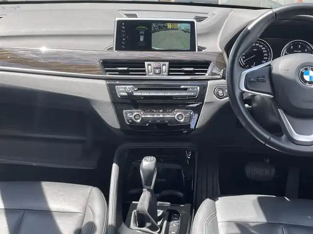 ＢＭＷ Ｘ１ xDrive 18d xライン 青森県 2018(平30)年 4.7万km ミネラルホワイト /4WD/ディーゼル・ターボ/メーカーオプション/ハイラインパッケージ/-パーフォレーテッドダコタレザーシート/-フロントシートヒーティング/-ファインウッドオークグレインマットインテリアトリム/コンフォートパッケージ/-オートマチックテールゲートオペレーション/-スライディングリヤシート/-電動フロントシート運転席メモリー機能付/主要装備/インテリジェントセーフティ/純正HDDナビ/　(DVD/Bt/USB)/バックカメラ/ミラー一体型ETC/スマートキー/前後バンパーソナー/ダウンヒルアシスト/純正18インチアルミホイール/LEDオートライト/シルバールーフレール/ウインカーミラー /前後フォグランプ/革巻きステア/ノブ/オーディオ/ステアスイッチ/オートワイパー/電格調整ミラー/レーンキーピングアシスト/パーキングアシスト/ヒルクライムアシスト/横滑り防止機能/W/サイド/カーテンエアバッグ/ABS/スマートキー/保証書/取説